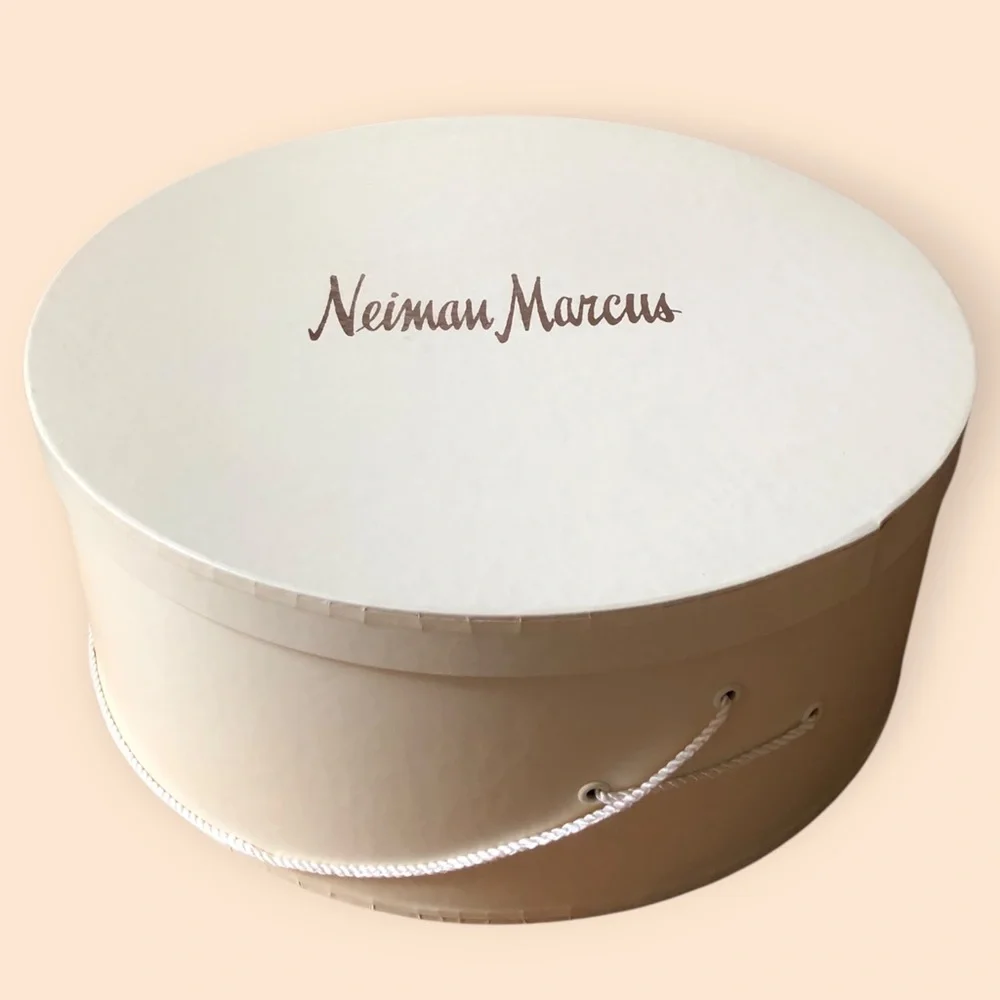 Vintage Neiman Marcus Logo Hat Box Round w/ Handle 16x6.5” Ivory Cream Clean - Picture 1 of 7